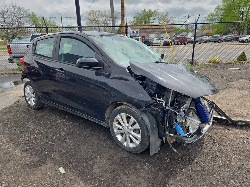 Manija de puerta exterior trasera izquierda usada se adapta a: Chevrolet Spark 2018 modelo gasolina re Foto 2 de 4