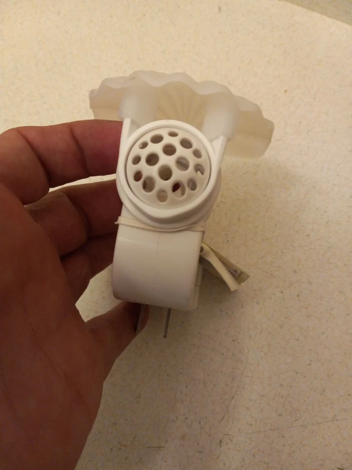 Slatkin & Co.  WALLFLOWERS FROSTED SHELL FRAGRANCE PLUGIN NEW - Image 3 of 4