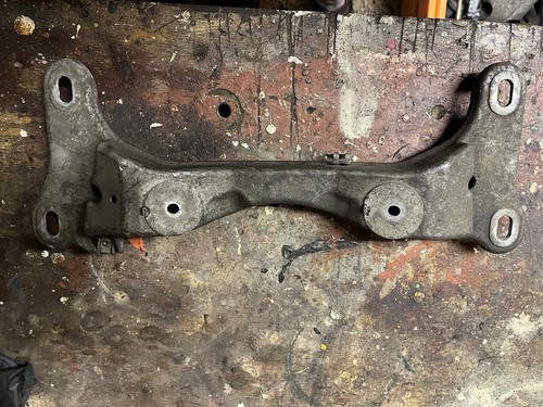 BMW 1 3ER E90 E91 E81 E87 E88 E82 BENZIN SCHALTGETRIEBE TRÄGER HALTERUNG