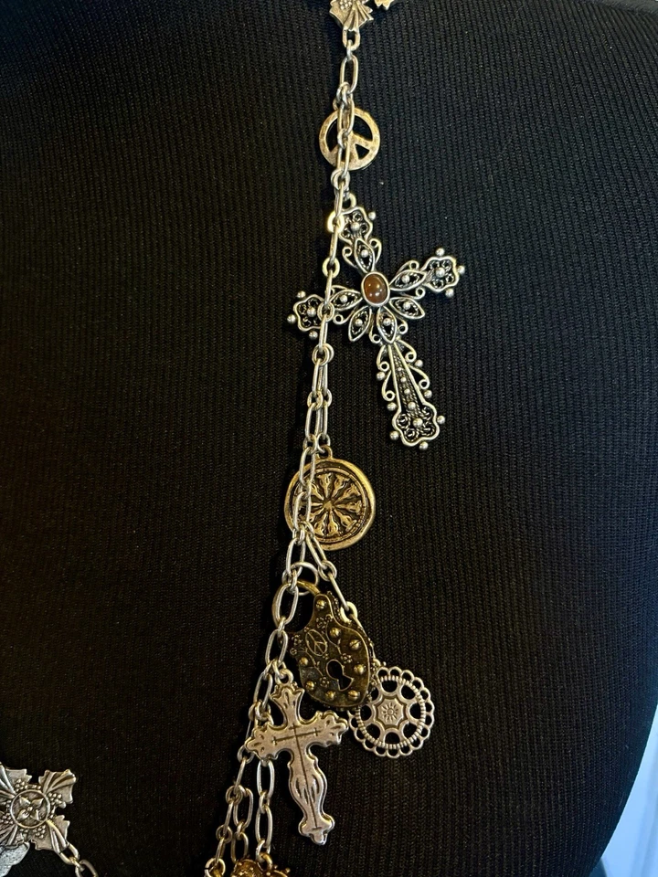 Collar Cruz Moneda Religiosa Gótica Victoriana Marca Lucky Grande Plata Dije Foto 2 de 4