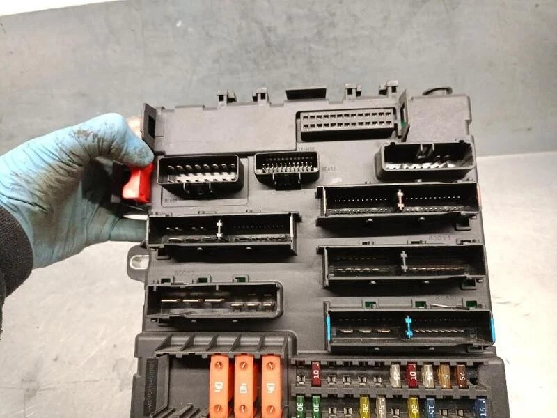 13112914 caja de relés fusibles para OPEL VECTRA C GTS (Z02) 2.0 2002 5420053 - Immagine 3 di 4