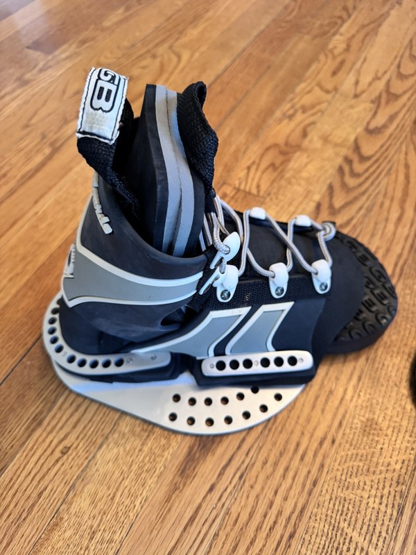CWB Gator Boards Seven w/Hinge Technology Wakeboard Bindings Boots L/XL used 