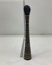 Vase à bourgeons traditionnel en laiton noir gravé floral sans marque pour collection