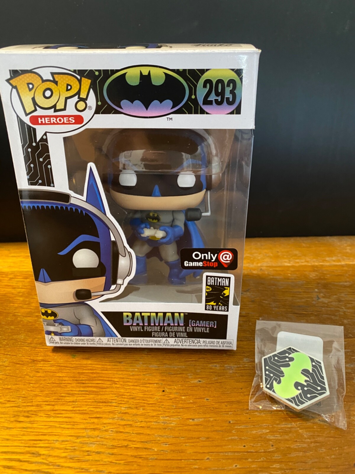 Funko Pop Batman Gamer 293 Gamestop Exclusive With Pin &Amp; Box