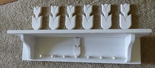 Mensola in legno con ritaglio tulipani e 7 pioli bianco rustico 5" profondità x 22" lunghezza 