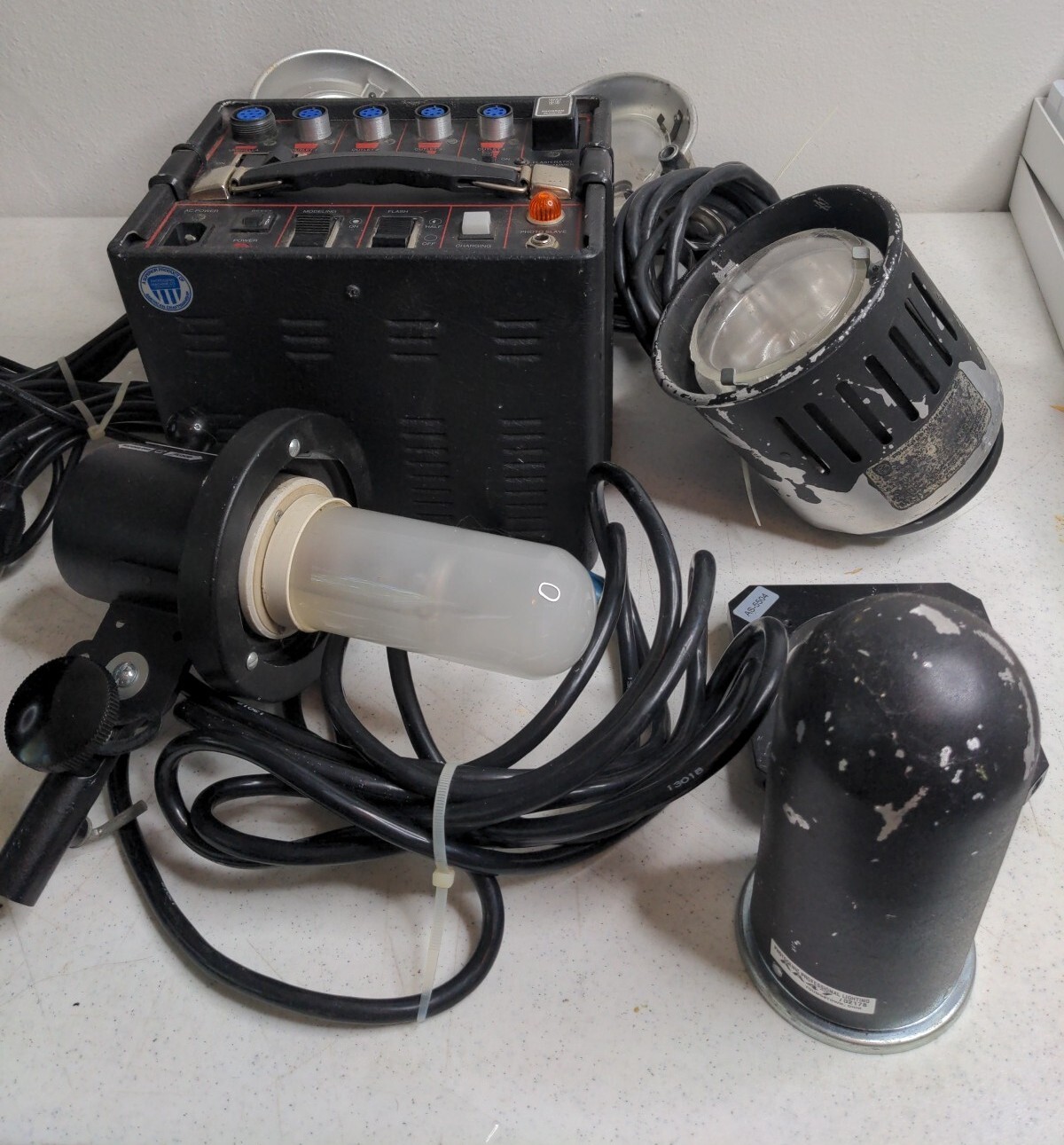 Photogenic Flashmaster Studio Pro Lighting Power Supply Pack AA06 And