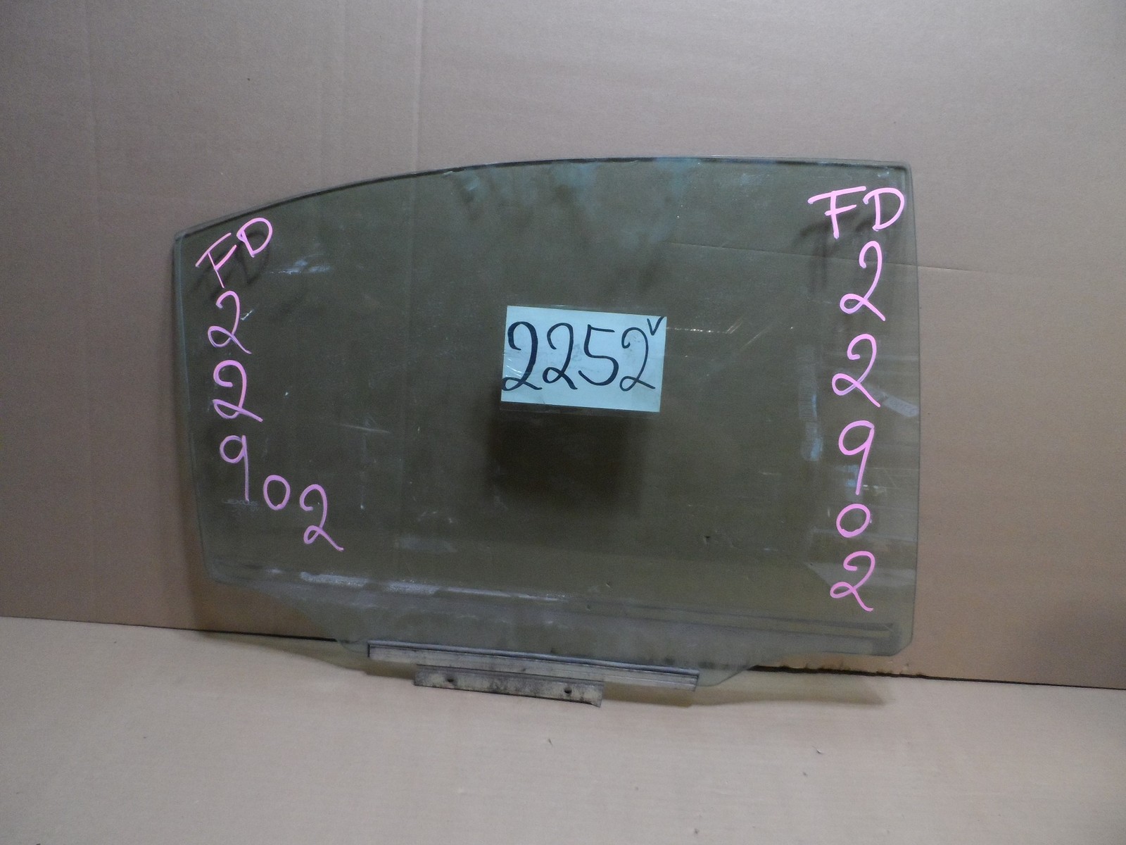 06 07 08 09 10 11 12 13 Lexus IS250 REAR PASSENGER Side Door Glass USED #2252-V