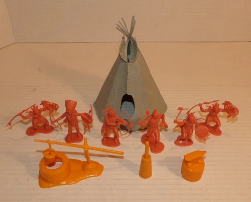 Marx Fort Apache Playset Orange Indians & Accessories Anvil Churn & Bucket Well