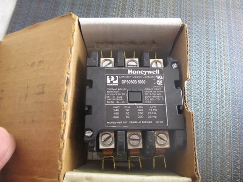 HONEYWELL DP3050B5000/U Contactor 3P 50A 120VAC Lug Connectors