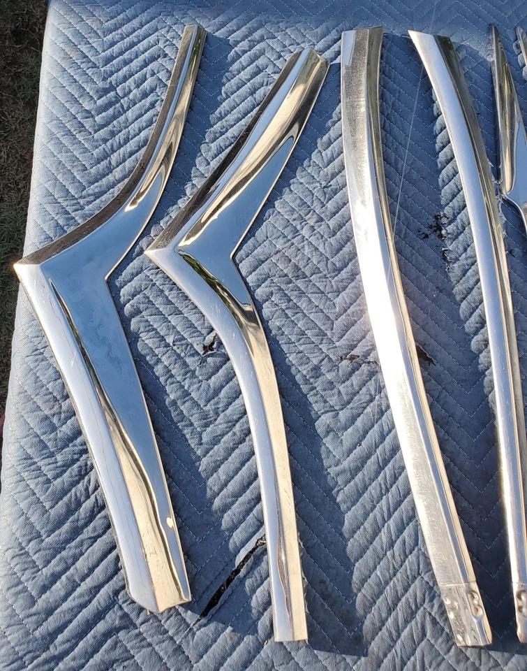 WOW Lot Of Original Ford Side Trim 1955 Ford Victoria Barris Kustom  - Imagem 3 de 4