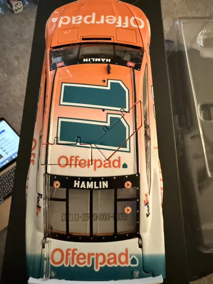 2021 1/24 #11 Denny Hamlin Offerpad ELITE Toyota Camry NASCAR литой * новый в коробке * - Изображение 3 из 4