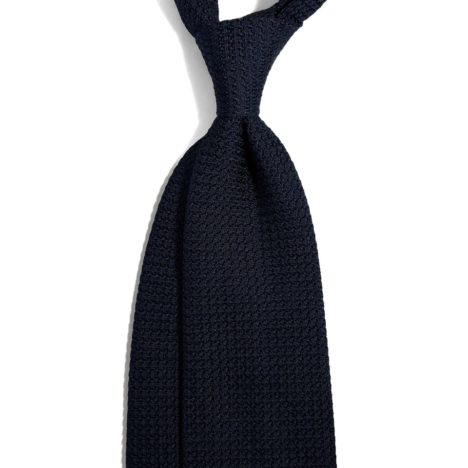 Gravata granadina de seda azul marinho escura sólida (Garza Grossa) feita à mão na Itália - Imagem 2 de 4