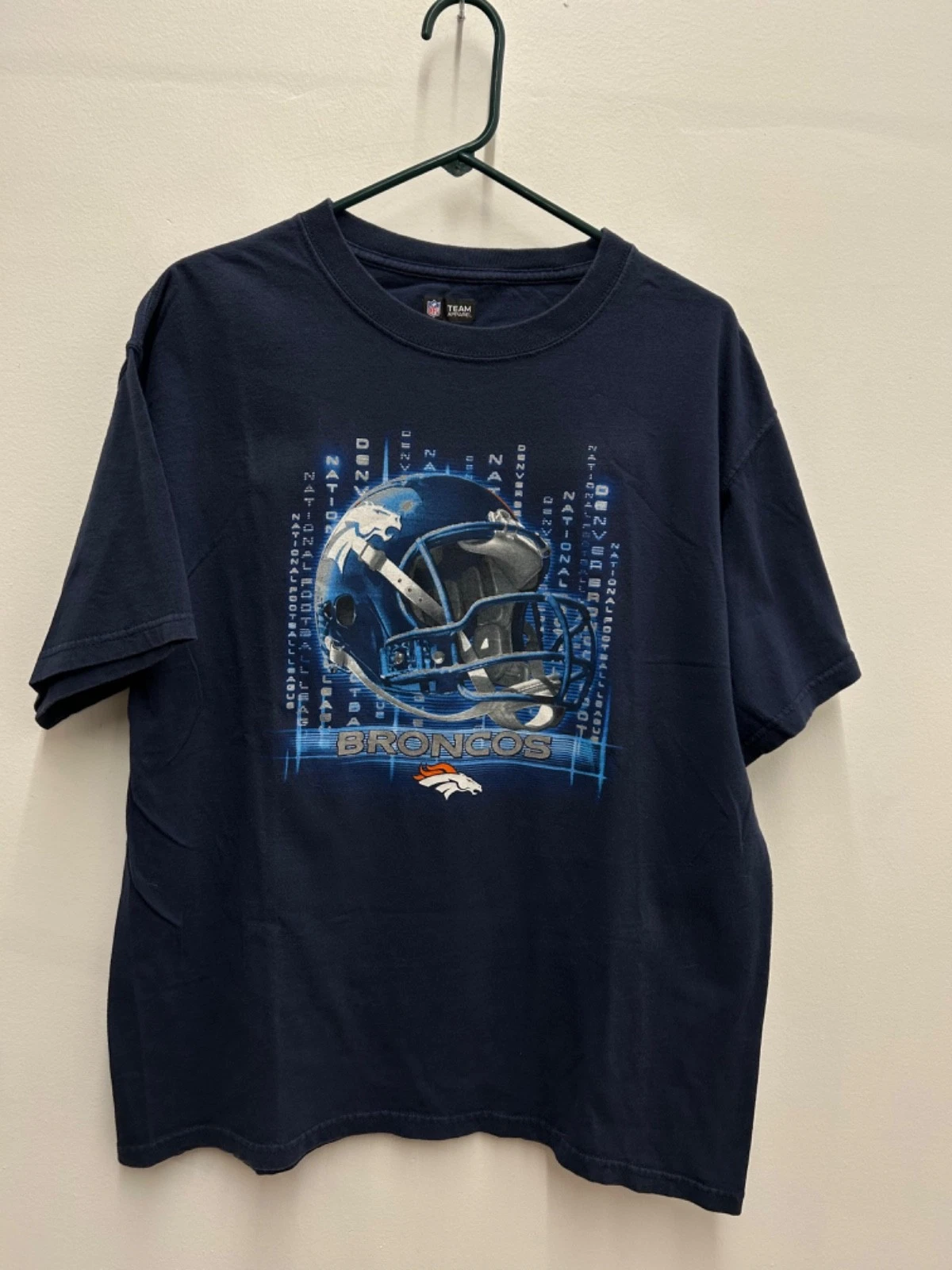 NFL Team Apparel Denver Broncos Football Short Sleeve Shirt Mens L Logo Spellout