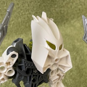 LEGO Bionicle Matoran of Light - &ldquo; SOLEK &ldquo; ( Set # 8945 ) Complete Build