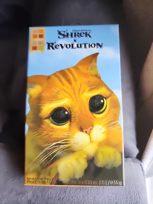 DREAMWORKS SHREK REVOLUTION X - 8 SHADOW PALLET - 8 X 0.01 OZ- PUSS IN BOOTS