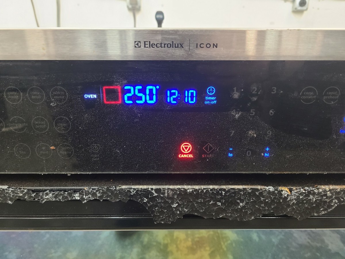 Genuine ELECTROLUX Single Oven, 30 