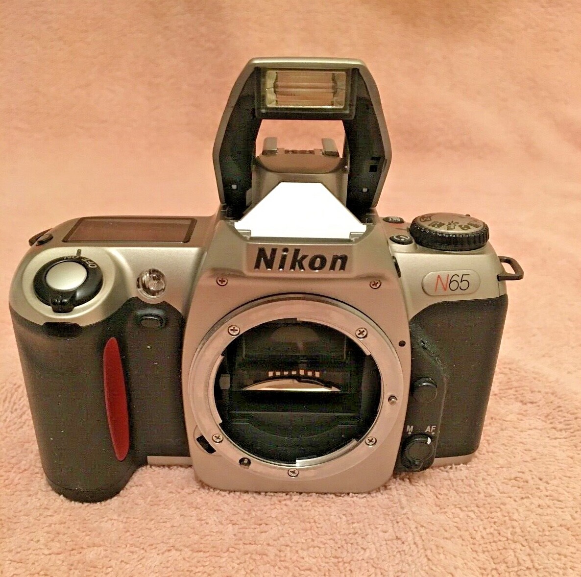 Nikon N65 35mm SLR Film Camera Body Only (Tested and Works) Excellent
