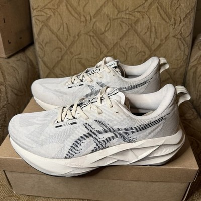 ASICS Novablast 5 Men's Running size 10 Oatmeal/Black Excellent!