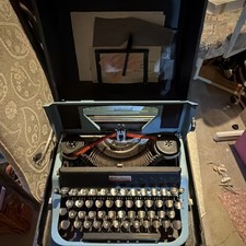 Underwood Golden Touch Universal Manual Portable Typewriter With Case Vintage thumbnail