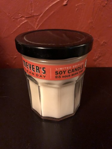 NEW Mrs. Meyers Pumpkin Soy Candle, 4.9 oz, Limited Edition, 25 Hour Burn Time - 第 1/3 張圖片