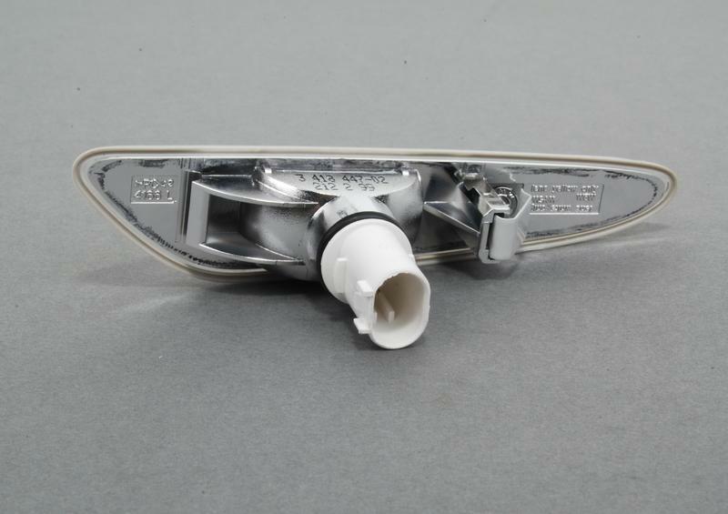 BMW NEW GENUINE X3 SERIES 04-11 LEFT N/S WHITE TURN SIGNAL 