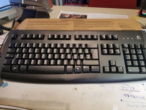 Logitech Deluxe 250 Keyboard Black usb