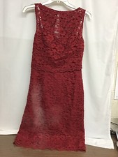 Davids Bridal Dress Size 4. 1t1231