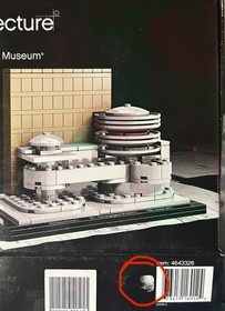 Lego Architecture: Solomon Guggenheim Museum (21004) w Box and Instructions Used