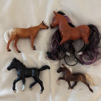 Assorted Lot Of 4 Breyer Horses Ponies Brushable