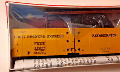 HO Scale Intermountain Steel Sided Box car Fruit Growers Express FGEX 57377