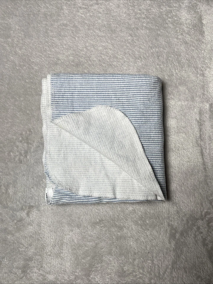 Manta de franela Child of Mine de Carters azul blanco rayas bebé Lovey Foto 2 de 4