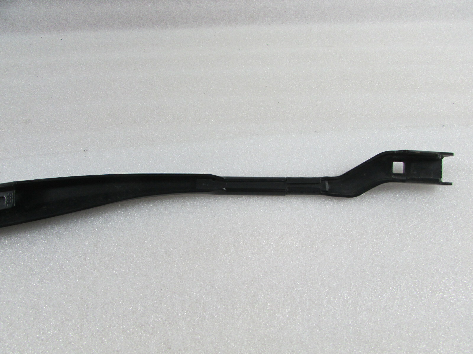2014 Maserati Quattroporte, RH, Right Wiper Arm, Used, P/N 670001642