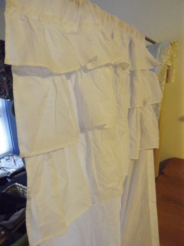 WHITE RUFFLED CURTAIN PANEL 50"Wx 83" mint condition 2 AVAILABLE - Picture 3 of 9