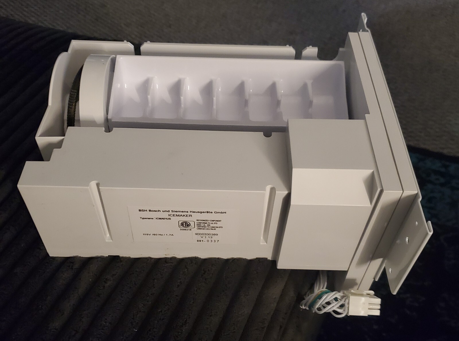 Bosch refrigerator with built-in ice maker for easy access-image