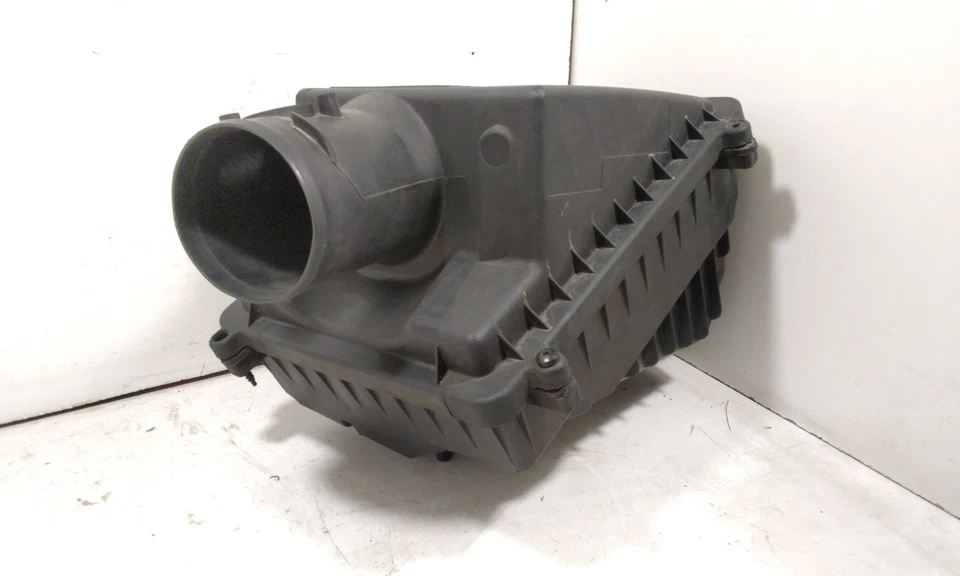 2014 GMC Yukon XL 1500 Air Intake Cleaner Assembly 6.2L OEM - Изображение 2 из 4