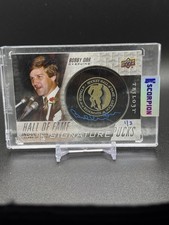 2016-17 Upper Deck Trilogy Hall of Fame Induction Signature Pucks Bobby Orr /3