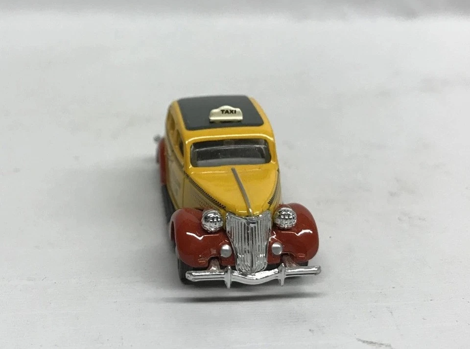 HO Scale Mini Metals, 1936 Ford ForDor Sedan Taxi, Yellow Cab Company, #30199 - Image 2 of 4