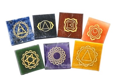 Amazing Gemstone 7 Chakra Pyramid Set For Reiki Healing Crystal Engraved Reiki