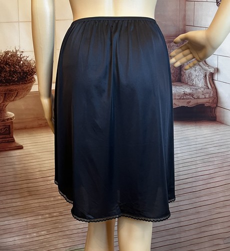 Vanity Fair USA Black Nylon Petite Lace Hem Elastic Waist Vtg MEDIUM Half Slip - Picture 7 of 11