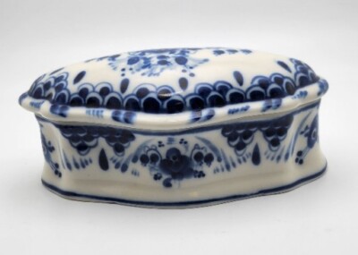 Hand made In Russia, Gzhel, 1 COPT Trinket Box, Blue & White