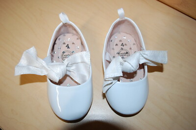 Baby Girls Dress Shoes WHITE SHINY MARY JANES Cloth Bow ELASTIC STRAP Size 5 | eBay Baby Girls Dress Shoes WHITE SHINY MARY JANES Cloth Bow ELASTIC STRAP Size 5 | eBay