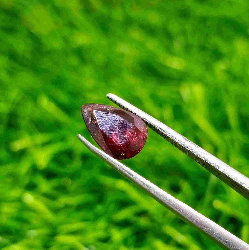 1.8 Carats Pendeloque or Pear Shape Pyrope or Red Garnet Natural Gemstone - Image 2 of 4