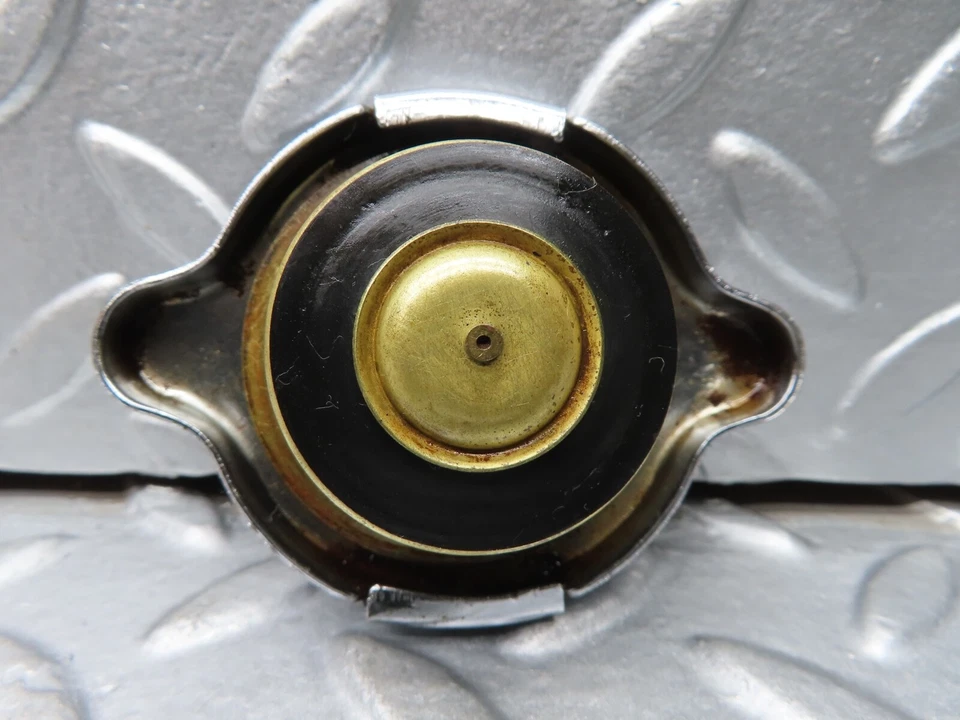 Tapa radiador cupé Mercedes-Benz W114 280CE RS-512A Foto 2 de 4