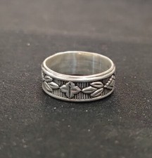 Beautiful And Stylish Handmade 925 Sterling Silver Flower Design Band Ring