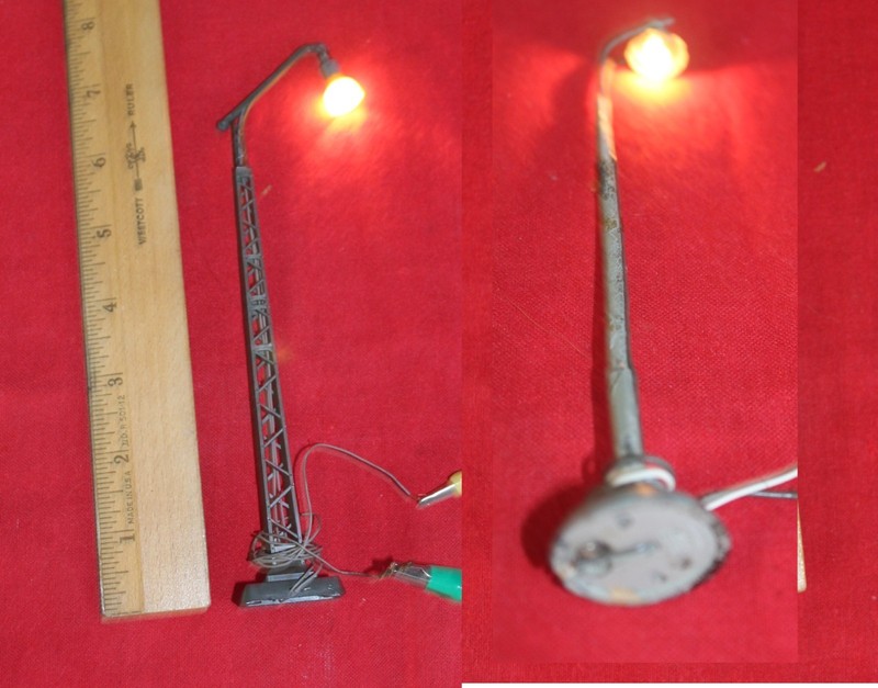 Parking Lot Raised Lights  Lot Of 2 Unmatched Older Style Tested - HO Scale