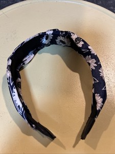 Headband With White Floral Print And Outlined Stems Satin