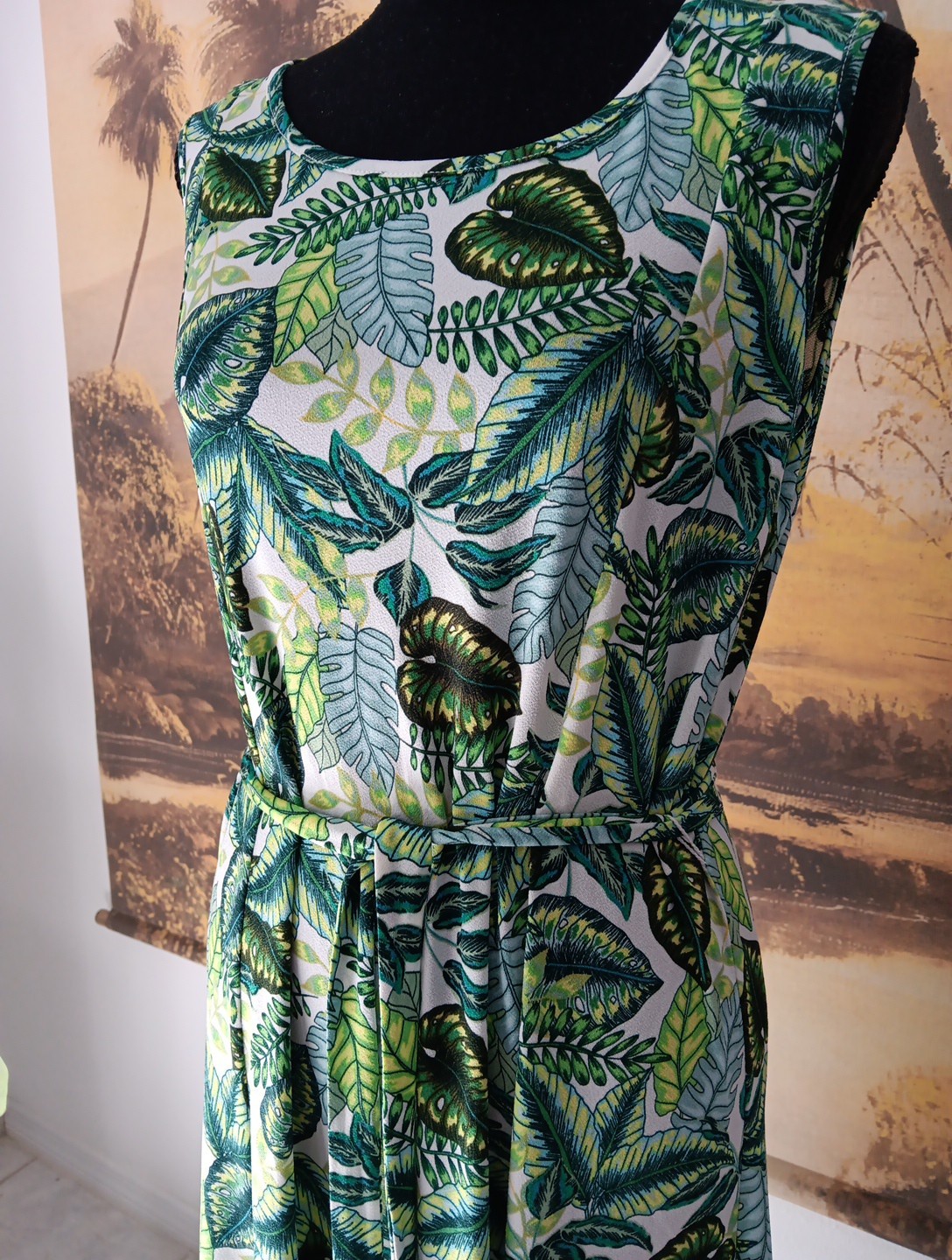 Gorgeous Nina Leonard Sleeveless Dress, Palm Leaf Print Size Medium, Belted