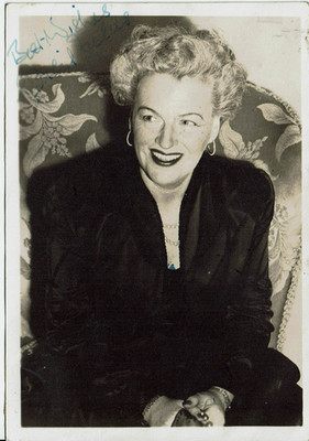 Gracie Fields hand signed photo