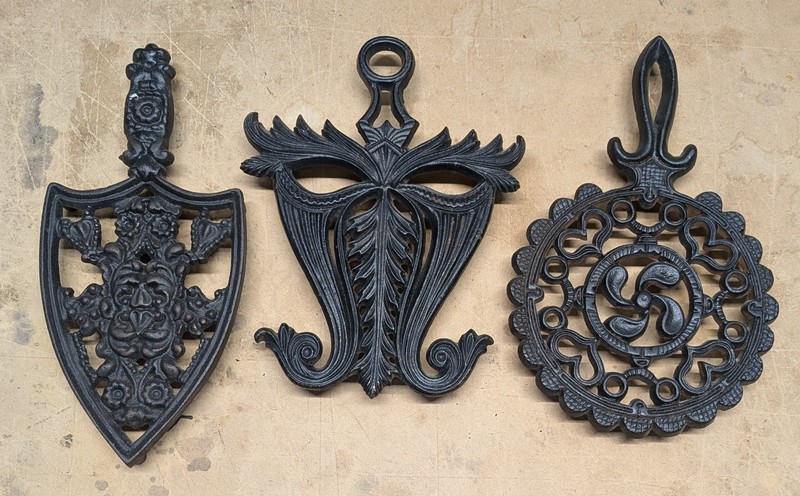 3 Vintage Black Cast Iron Trivets Hearts & Flowers,Doodlers Dream 9-18,Propeller