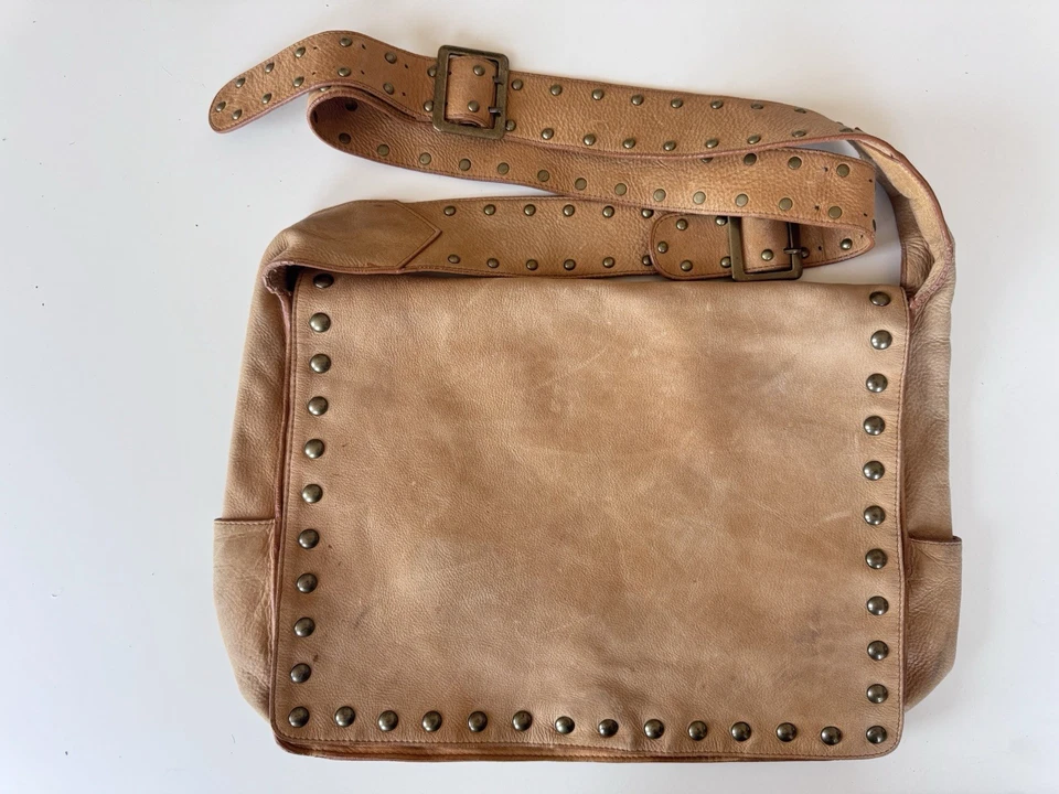 Bolso Bandolera NORDSTROM Tostado Tachonado Cuero Solapa Mensajero Foto 2 de 4